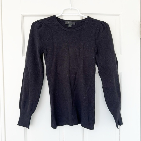 Ann Taylor Sweaters - ANN TAYLOR ribbed knit sweater size XS black puff shoulder longsleeve